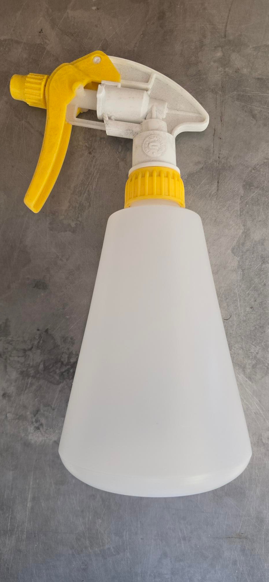 F380 - Conical Spray Bottles with Canyon Sprayer 500mL